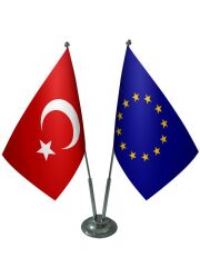 Masa Üstü Avrupa Birliği Bayrağı Türk Bayrağı İkili Krom Direk Masa Bayrak Seti