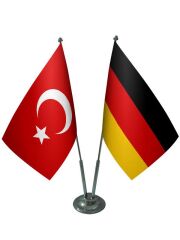 Masa Üstü Almanya Bayrağı Türk Bayrağı İkili Krom Direk Masa Bayrak Seti