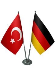 Masa Üstü Almanya Bayrağı Türk Bayrağı İkili Krom Direk Masa Bayrak Seti