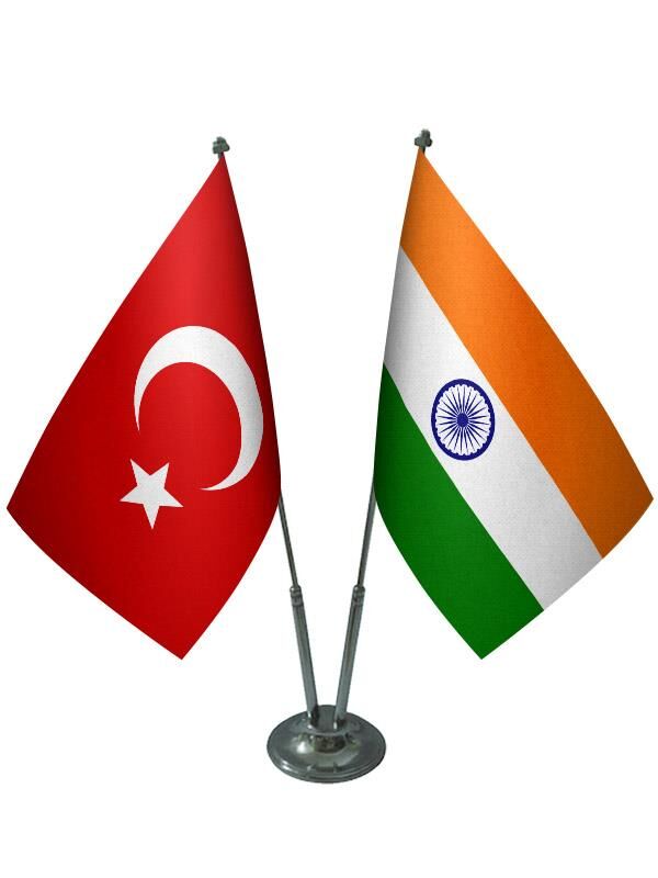 Masa Üstü Hindistan Bayrağı Türk Bayrağı İkili Krom Direk Masa Bayrak Seti