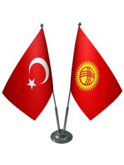 Masa Üstü Kırgızistan Bayrağı Türk Bayrağı İkili Krom Direk Masa Bayrak Seti