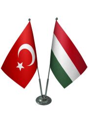 Masa Üstü Macaristan Bayrağı Türk Bayrağı İkili Krom Direk Masa Bayrak Seti