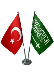 Masa Üstü Suudi Arabistan Bayrağı Türk Bayrağı İkili Krom Direk Masa Bayrak Seti
