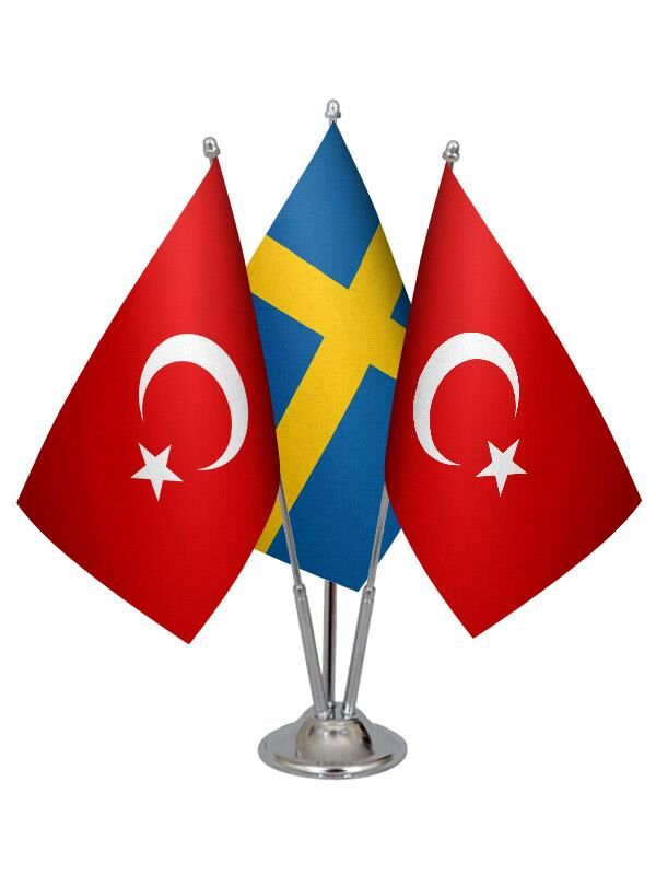 Masa Üstü İsveç Bayrağı Türk Bayrağı Üçlü Krom Direk Masa Bayrak Seti