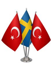 Masa Üstü İsveç Bayrağı Türk Bayrağı Üçlü Krom Direk Masa Bayrak Seti