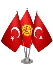Masa Üstü Kırgızistan Bayrağı Türk Bayrağı Üçlü Krom Direk Masa Bayrak Seti