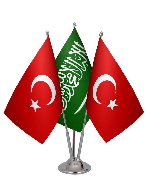 Masa Üstü Suudi Arabistan Bayrağı Türk Bayrağı Üçlü Krom Direk Masa Bayrak Seti