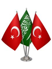 Masa Üstü Suudi Arabistan Bayrağı Türk Bayrağı Üçlü Krom Direk Masa Bayrak Seti