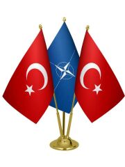 Masa Üstü NATO Bayrağı Türk Bayrağı Üçlü Pirinç Direk Masa Bayrak Seti