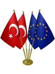 Masa Üstü Avrupa Birliği Bayrağı Türk Bayrağı Dörtlü Pirinç Direk Masa Bayrak Seti