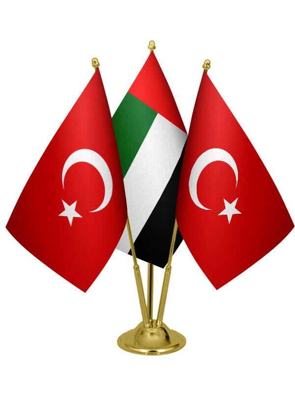 Masa Üstü Birleşik Arap Emirlikleri Bayrağı Türk Bayrağı Üçlü Pirinç Direk Masa Bayrak Seti