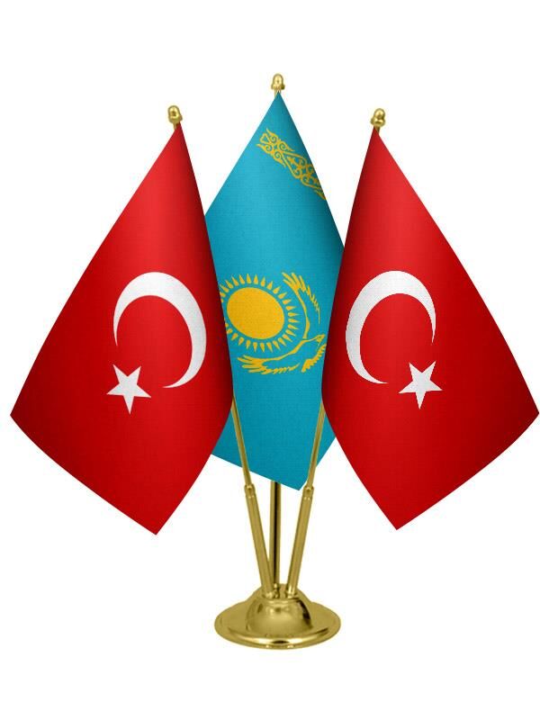 Masa Üstü Kazakistan Bayrağı Türk Bayrağı Üçlü Pirinç Direk Masa Bayrak Seti