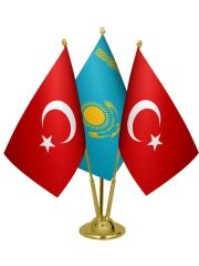 Masa Üstü Kazakistan Bayrağı Türk Bayrağı Üçlü Pirinç Direk Masa Bayrak Seti