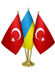 Masa Üstü Ukrayna Bayrağı Türk Bayrağı Üçlü Pirinç Direk Masa Bayrak Seti