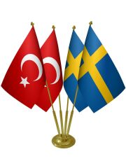 Masa Üstü İsveç Bayrağı Türk Bayrağı Dörtlü Pirinç Direk Masa Bayrak Seti