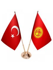 Masa Üstü Kırgızistan Bayrağı Türk Bayrağı İkili Pirinç Direk Masa Bayrak Seti