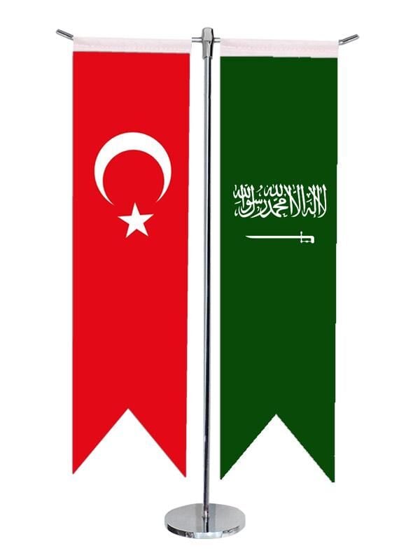 Masa Üstü Kırlangıç Suudi Arabistan + Türk Bayrağı + Krom T Direk Masa Bayrak Seti