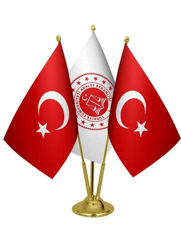 Masa Üstü Adalet Bakanlığı Bayrağı Türk Bayrağı Üçlü Pirinç Direk Masa Bayrak Seti
